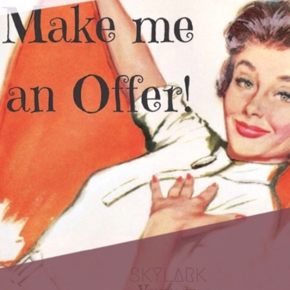 Fashion , Style at your finger tips, happy to answer any questions - Picture 2 of 2